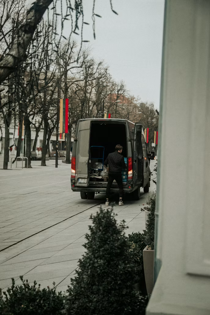 How to Track Your Cleaners and Vans in Real Time in 3 Steps